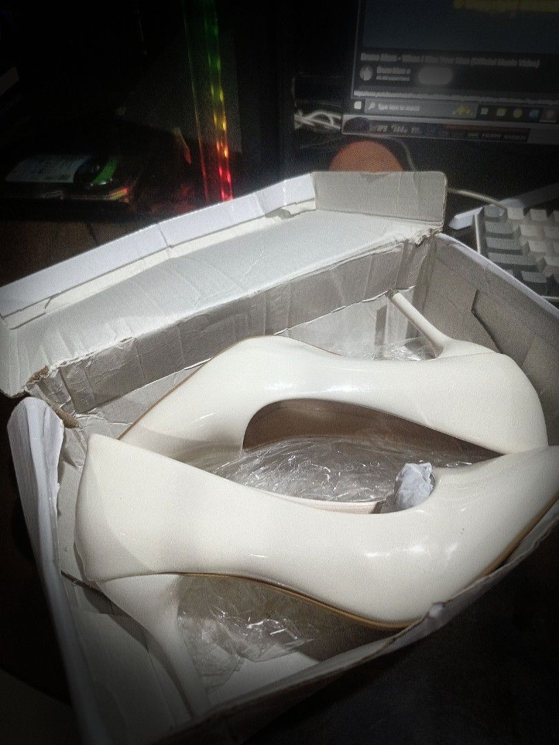 White Heels (Category: Heels) located in Santa Ana. Submitted by eally_love (Listing ID 1463859531, Image 2). Description: Worn only once sa Graduation March May scratch sa likod not visible sa malapitan Price negotiable pm lang with box Bought for 365.