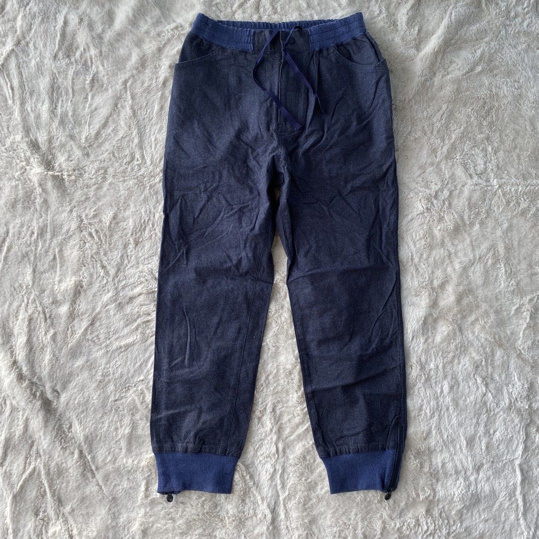 WHITE MOUNTAINEERING RIBBED PANTS AUTHENTIC (Category: Other Bottoms) located in Cadiz. Submitted by thrift_hunt_garage (Listing ID 1463879499, Image 1). Description: WHITE MOUNTAINEERING RIBBED PANTS AUTHENTIC Size and measurements by inches : On tag 1 Width 28 Length 37 Rise 12 Knee 8.5 Thigh 12 Condition and details Ribbed type pants/jogger With key holder on back Issue none Flaws need wash only .