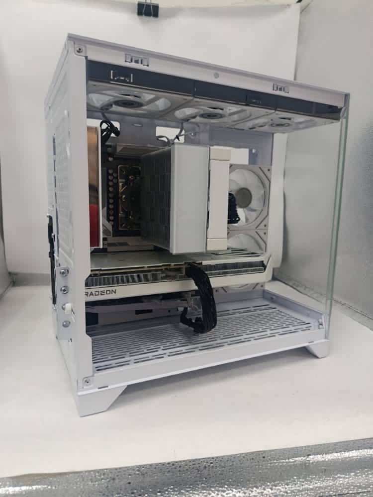 White PC Build (Category: Desktops) located in Manila. Submitted by ayaeiou (Listing ID 1463902111, Image 3). Description: AMD Ryzen 5 7500F Radeon 9060 XT Gigabyte B850M Force WF6E V2 DDR5 MATX AM5 16GB 6000MHZ DDR5 RAM 1 TB SSD 650W PSU DEEPCOOL COOLER COOLMAN SPECTRA MATX WHITE CASE INPLAY OMNIVIEW FANS.
