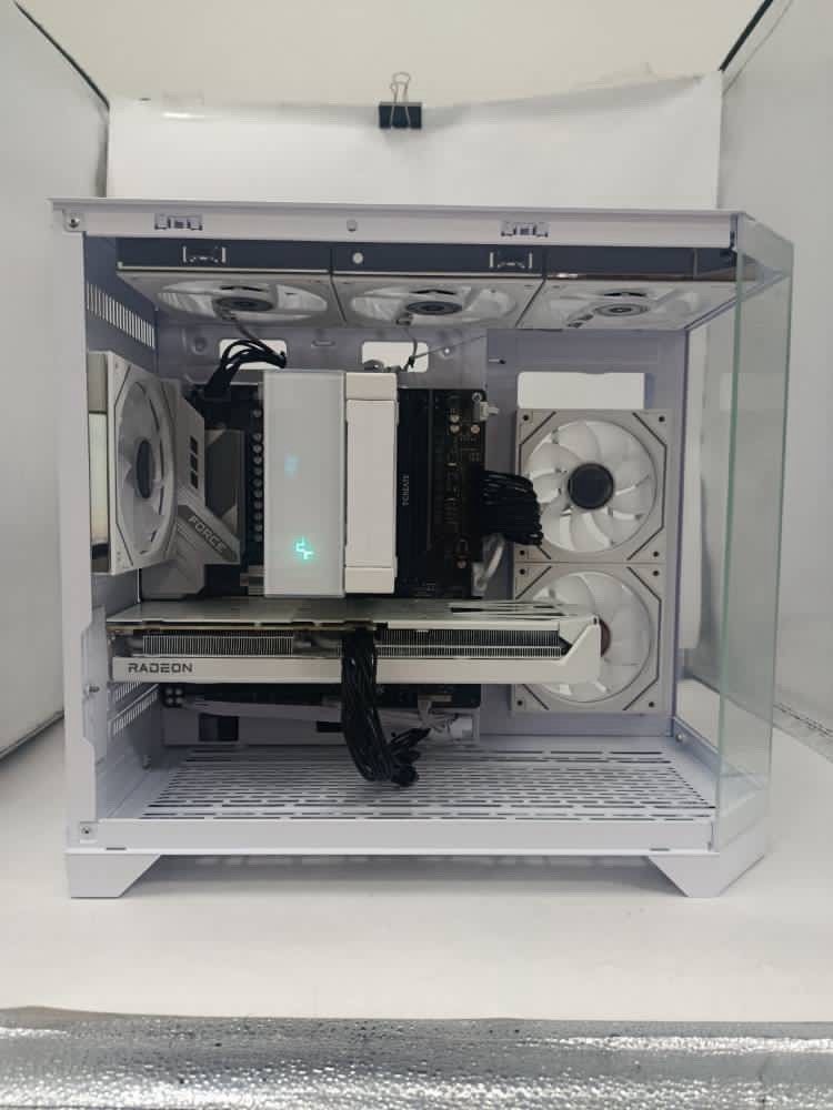 White PC Build (Category: Desktops) located in Manila. Submitted by ayaeiou (Listing ID 1463902111, Image 1). Description: AMD Ryzen 5 7500F Radeon 9060 XT Gigabyte B850M Force WF6E V2 DDR5 MATX AM5 16GB 6000MHZ DDR5 RAM 1 TB SSD 650W PSU DEEPCOOL COOLER COOLMAN SPECTRA MATX WHITE CASE INPLAY OMNIVIEW FANS.