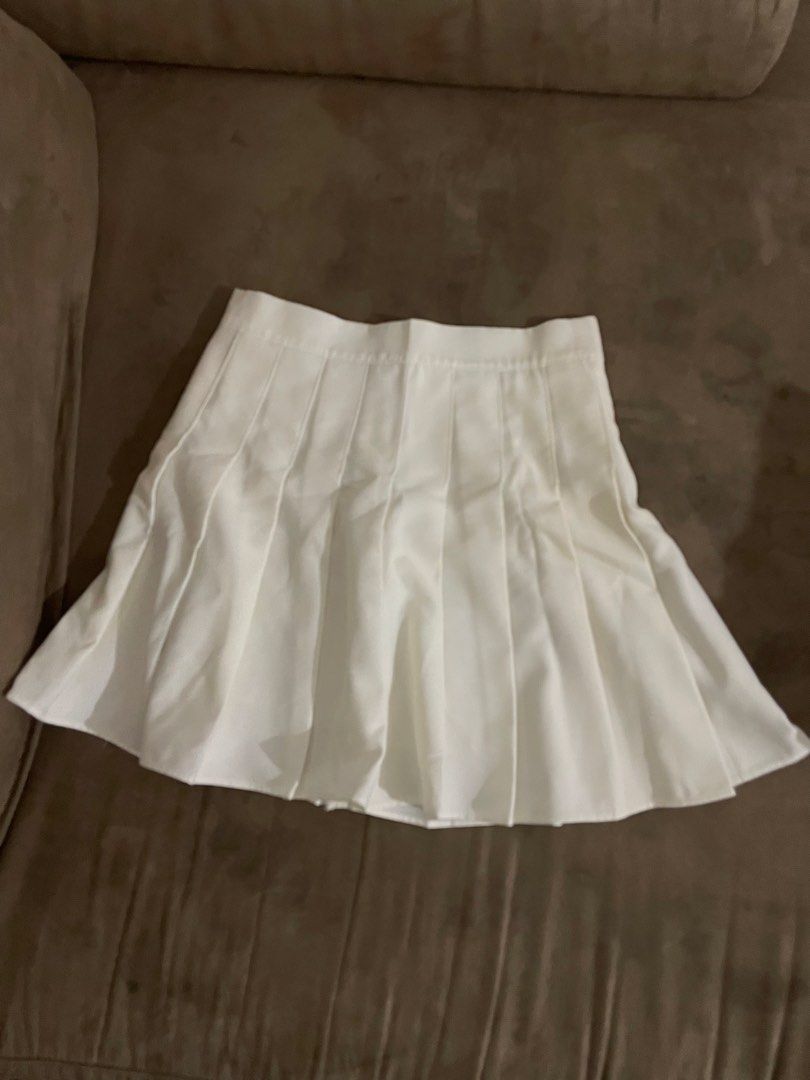 White Pleated Mini Skirt (Category: Skirts) located in Antipolo. Submitted by chicgrc (Listing ID 1463775210, Image 1). Description: 📍marikina / antipolo city 🚚 lalamove 💵 gcash / maya / gotyme - Cute white pleated mini skirt - Versatile for casual or dressed-up outfits - Features a nice flow from the pleats - Easy to pair with various tops - Ideal for summer vibes - used once.