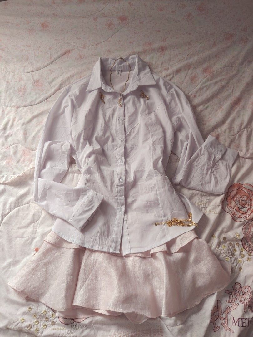 white polo 🍚 (Category: Others Tops) located in Hermosa. Submitted by lcvelycath (Listing ID 1463783926, Image 1). Description: size: m-l mine: ₱99 bid: ₱+10 lock: ₱299 (shipped) EOB: monday—september 28 (the seller is on vacation 😘) °. thrifted, pre-loved, or brand new but ready to wear (some aren't bcs i don't have the time to wash them, very sorryy :<) colors may vary due to lightning & quality 𐙚 °. check details before mine joy miners will