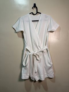(Category: ) located in . Submitted by fashionifywardrobe8899 (Listing ID 1463931711, Image 1). Description: .