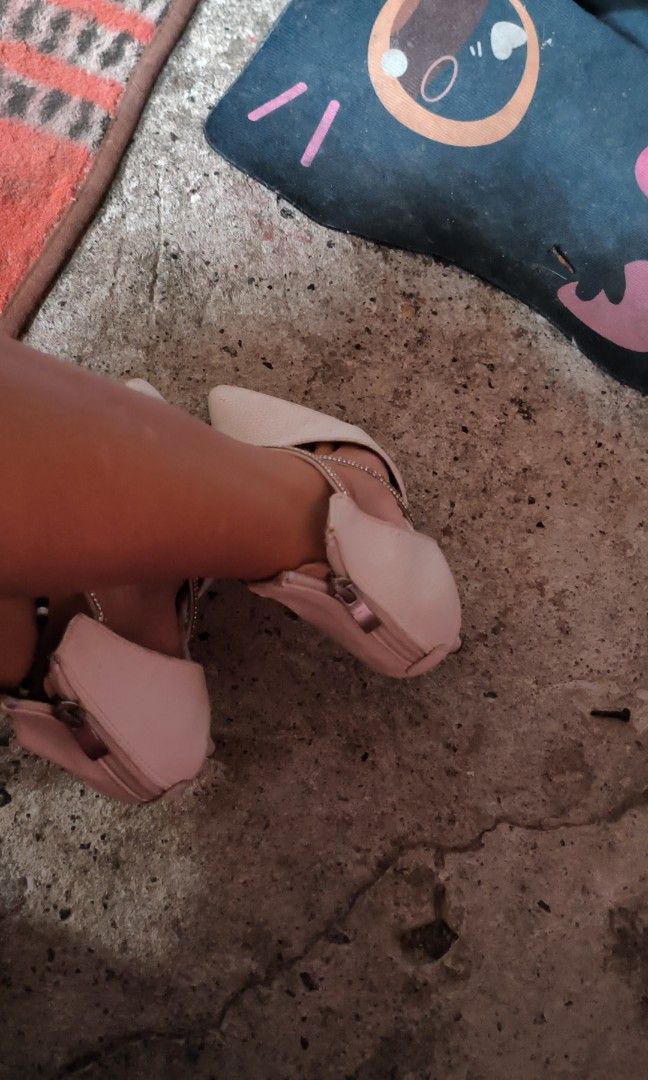 white sandals (Category: Heels) located in Manila. Submitted by avwilynn (Listing ID 1463767629, Image 3). Description: needs a lil cleaning kasi naka tambak nalang and rfs di nasya bagay sa aking aesthetic :( super tibay niya and its hard to let this baby go kesa mabulok lang siya huhu get niyo na siya..