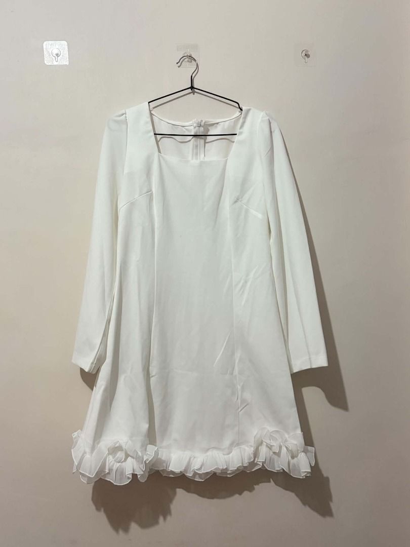 White Square Neck Ruffle Hem Dress (Category: Dresses) located in San Leonardo. Submitted by burgossanleonardo.12345 (Listing ID 1463907297, Image 1). Description: - Elegant white dress - Features a flattering square neckline - Long sleeves for added coverage - Adorable ruffle detail at the hem - Convenient back zipper closure - Versatile design for casual outings or dressing up.