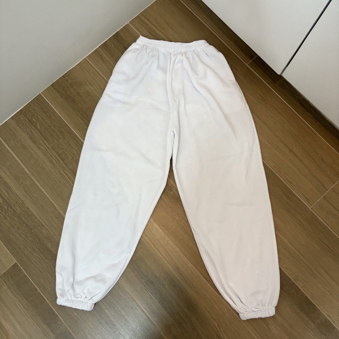 White Sweatpants (Category: Other Bottoms) located in Angeles City. Submitted by declutteredcloset_ (Listing ID 1463909375, Image 1). Description: .