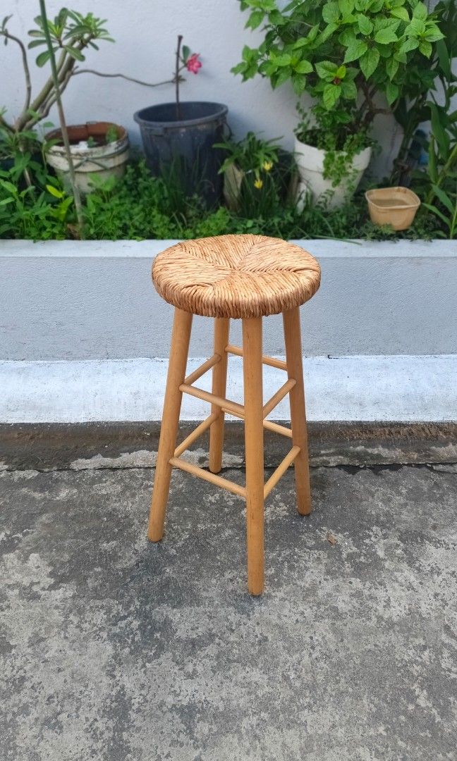 Wicker wooden kitchen stool (Category: Chairs) located in Santa Rosa. Submitted by tonyhawk0592 (Listing ID 1463750520, Image 1). Description: .