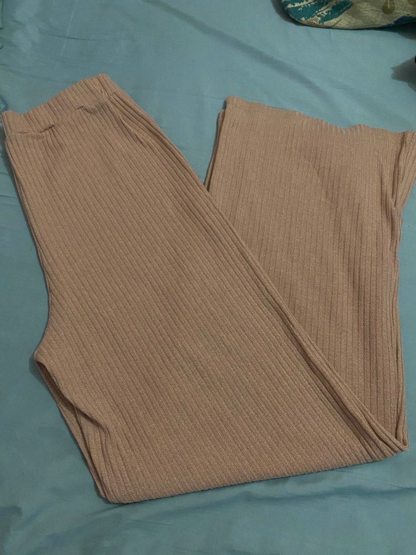 Wide leg bottoms (Category: Other Bottoms) located in Lapu Lapu. Submitted by enecha (Listing ID 1463760456, Image 1). Description: Fits medium to large.