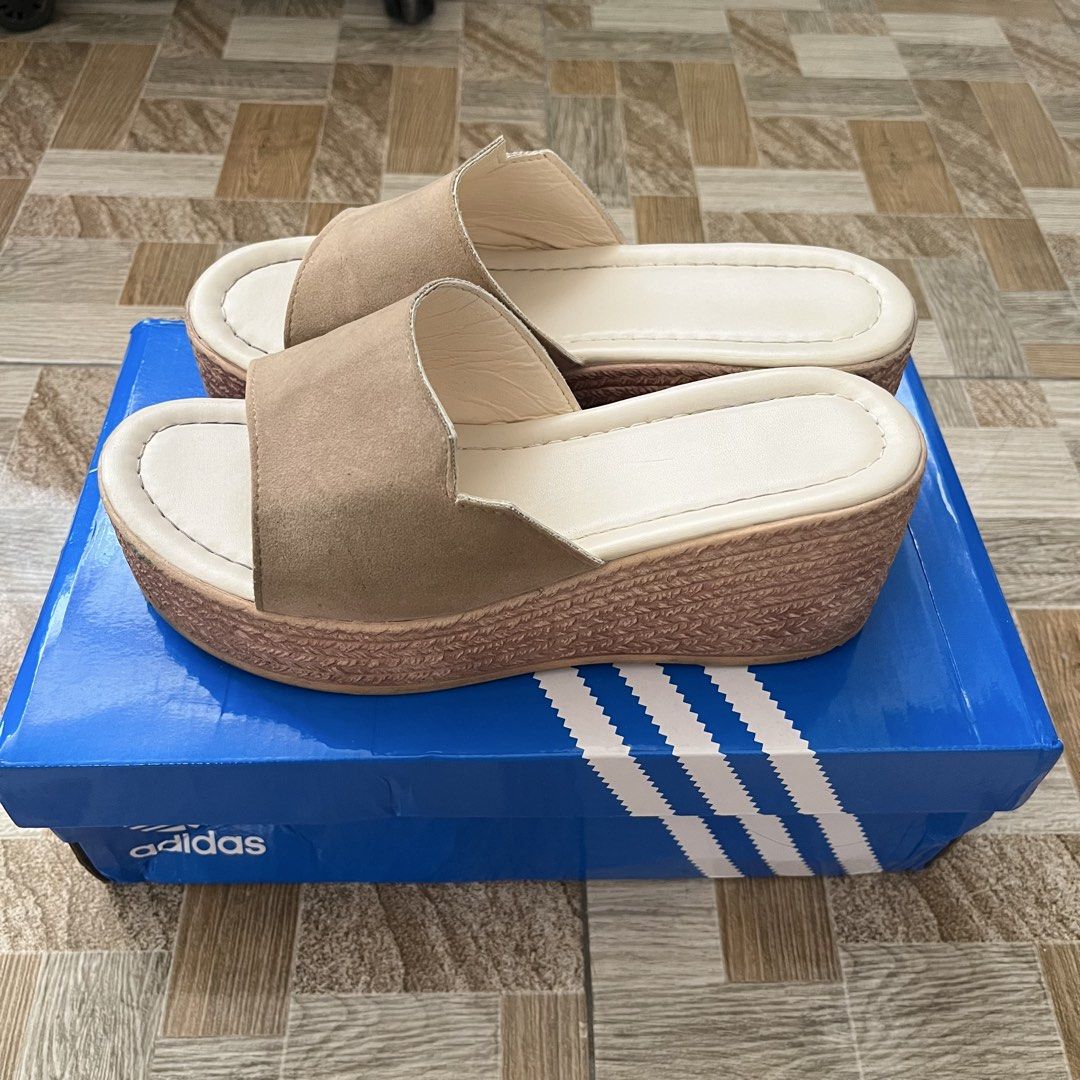 Women's Beige Wedge Platform Sandals (Category: Wedges) located in Manila. Submitted by ellesmr122 (Listing ID 1463744254, Image 2). Description: - Comfortable beige wedge sandals - Open-toe design - Wide strap across the foot - Woven texture platform sole - Easy slip-on style - Versatile for casual or dressed-up outfits.