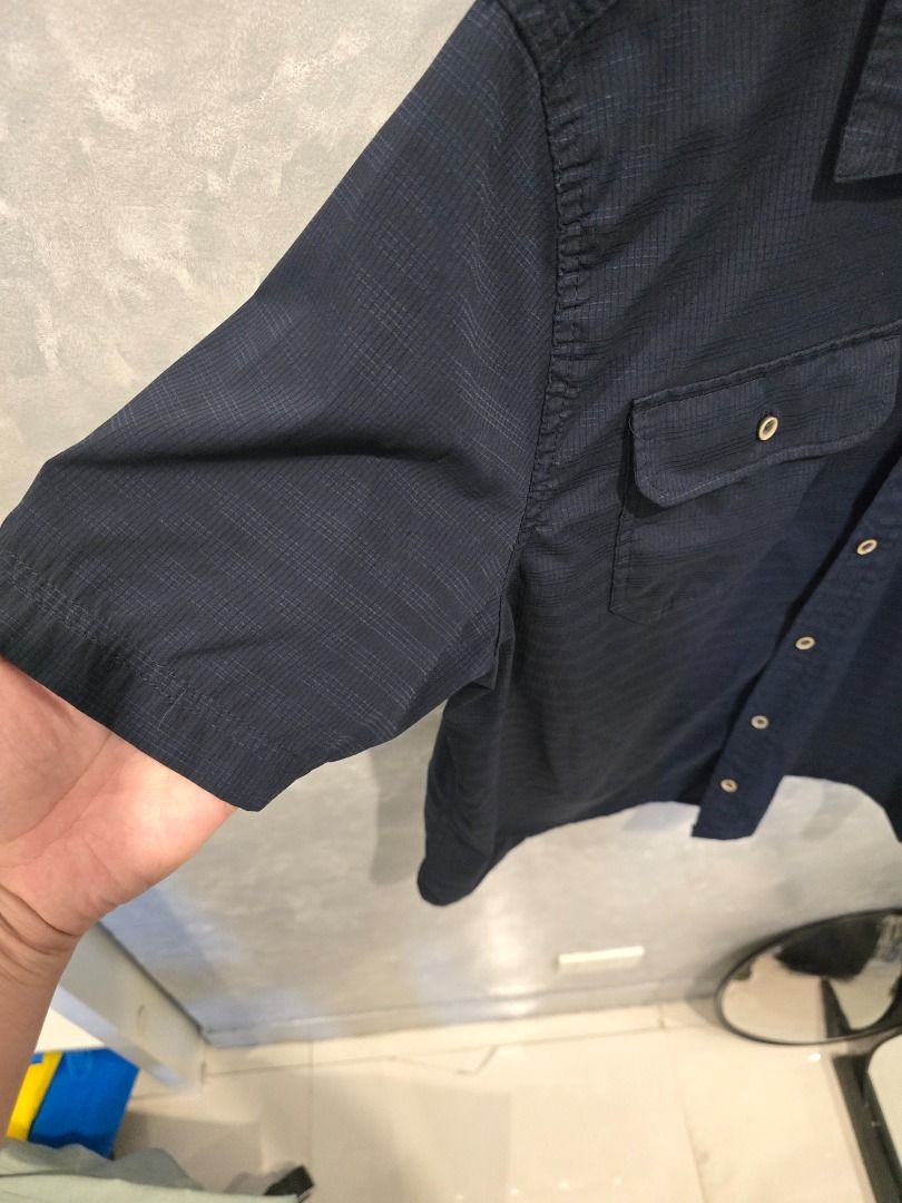 Workwear Crop Polo (Category: Tshirts & Polo Shirts ) located in Quezon City. Submitted by outofhabits_store (Listing ID 1463817796, Image 2). Description: Size: Large Width: 23 inches Length: 26 inches Buy 2 items worth 600 pesos and get them for 1,000 Payment method: GCash Shipping options (shouldered by buyer): J&T 3-7 days, Lalamove or Grab within the day Location: Quezon City Please manage your expectations as this item is not brand new. Col