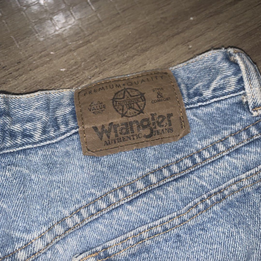 Wrangler Authentic Jeans Denim Shorts Size 32 (Category: Shorts) located in Leyte. Submitted by ryanjurial666 (Listing ID 1463768211, Image 3). Description: Wrangler light wash denim shorts, size 32. 100% cotton, authentic jeans style. Perfect for casual wear. 650 Shipped!.