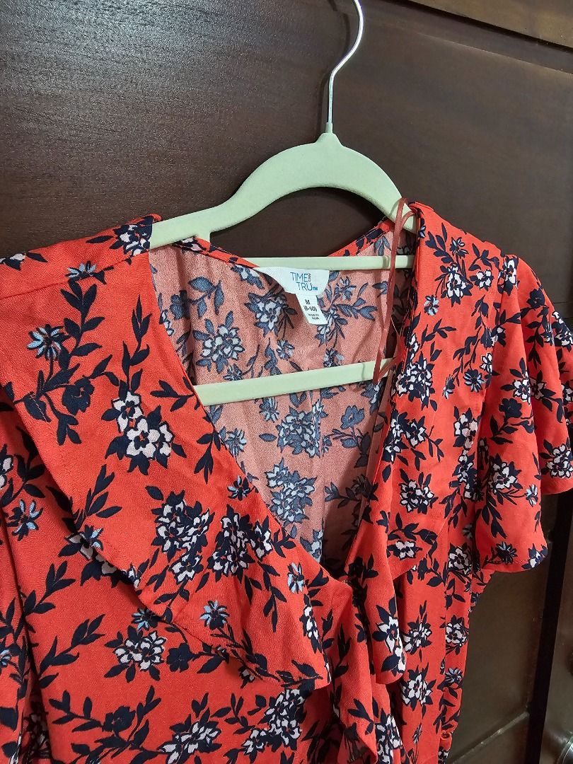 Wrap around floral dress (Category: Dresses) located in Los Banos. Submitted by itsmecathey (Listing ID 1463907254, Image 2). Description: .