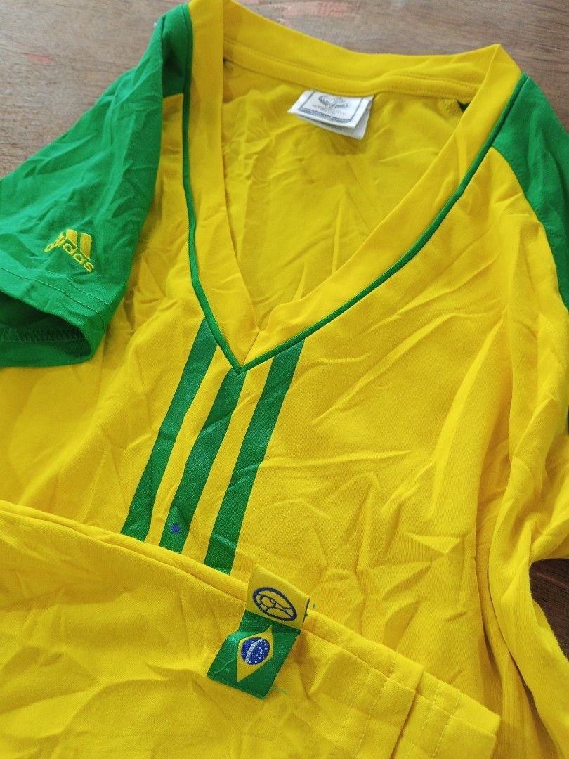 Y2k Adidas Womens top (Category: Blouses) located in Glan. Submitted by cpaharodde48008 (Listing ID 1463885602, Image 3). Description: y2k Adidas tops Very good to excellent condition Size Medium need wash.