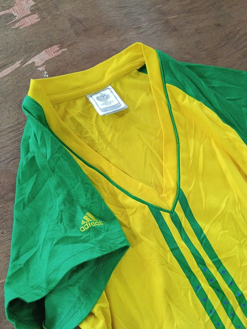 Y2k Adidas Womens top (Category: Blouses) located in Glan. Submitted by cpaharodde48008 (Listing ID 1463885602, Image 2). Description: y2k Adidas tops Very good to excellent condition Size Medium need wash.