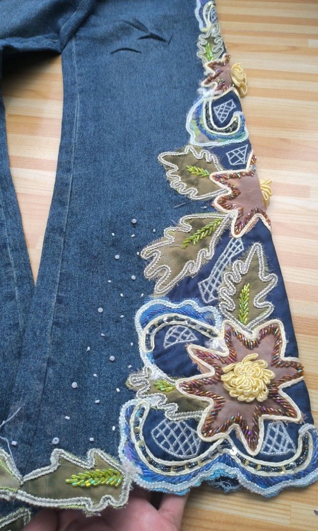 Y2k flare jeans (Category: Jeans) located in Argao. Submitted by royalowl-888 (Listing ID 1463865235, Image 3). Description: Y2k flare jeans waist 28 length 41 excellent condition 9.8/10 condition location visayas.