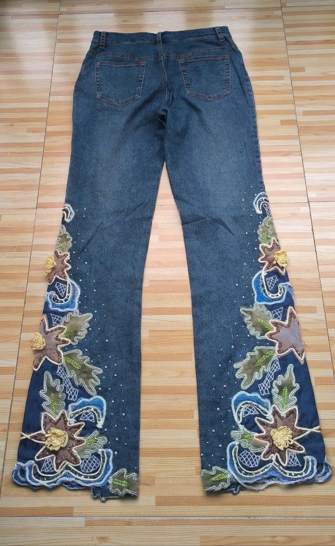 Y2k flare jeans (Category: Jeans) located in Argao. Submitted by royalowl-888 (Listing ID 1463865235, Image 2). Description: Y2k flare jeans waist 28 length 41 excellent condition 9.8/10 condition location visayas.