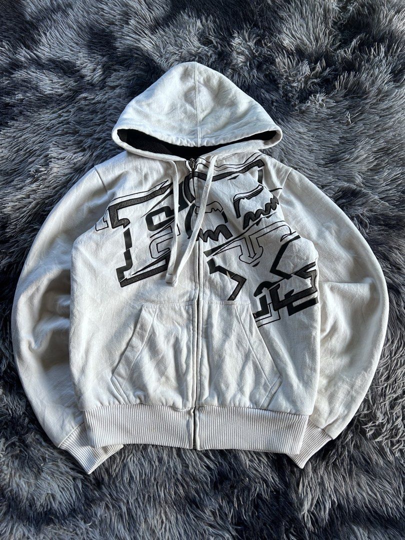 Y2k Fox Zip Up Jacket (Category: Coats, Jackets and Outerwear) located in Baao. Submitted by prettysixtythrift_17 (Listing ID 1463754590, Image 1). Description: Y2k Fox Zip Up Jacket ▪️Size: S on tag ▪️Length: 25.5 ▪️Width: 20 .