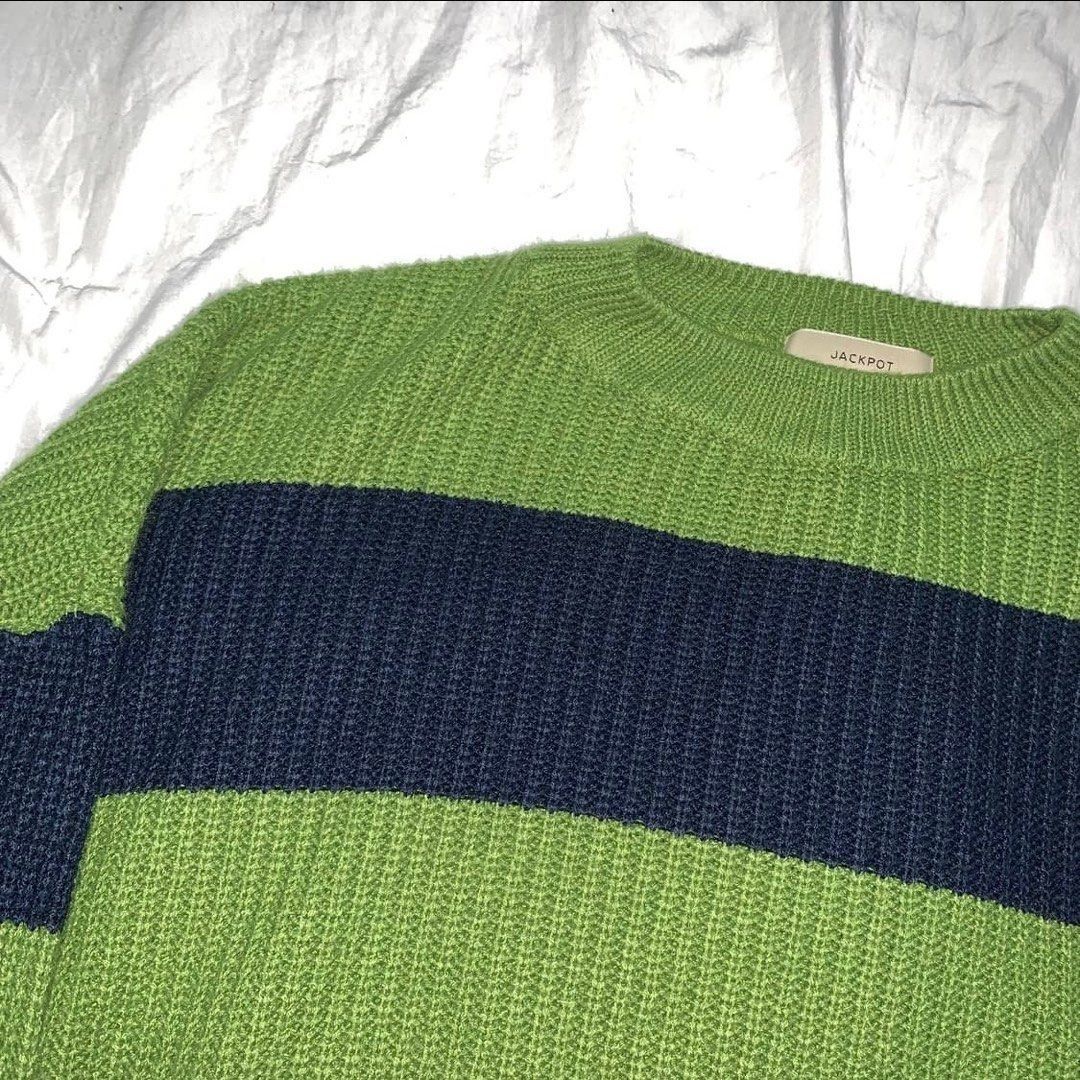 Y2K Grunge Baggy Knitted Pullover (Category: Coats, Jackets and Outerwear) located in Mandaluyong City. Submitted by de_keein (Listing ID 1463918145, Image 2). Description: Color rate - 10/10 💯 ganda in person Colors might be affected due to lighting. Chest: 26 inch Length: 24 inch using Tape measure for dimensions.(Inches) Buyer should shoulder the shipping fee. model height: 5'10.