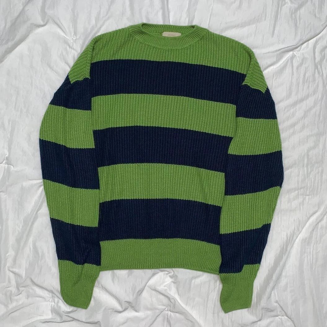 Y2K Grunge Baggy Knitted Pullover (Category: Coats, Jackets and Outerwear) located in Mandaluyong City. Submitted by de_keein (Listing ID 1463918145, Image 1). Description: Color rate - 10/10 💯 ganda in person Colors might be affected due to lighting. Chest: 26 inch Length: 24 inch using Tape measure for dimensions.(Inches) Buyer should shoulder the shipping fee. model height: 5'10.