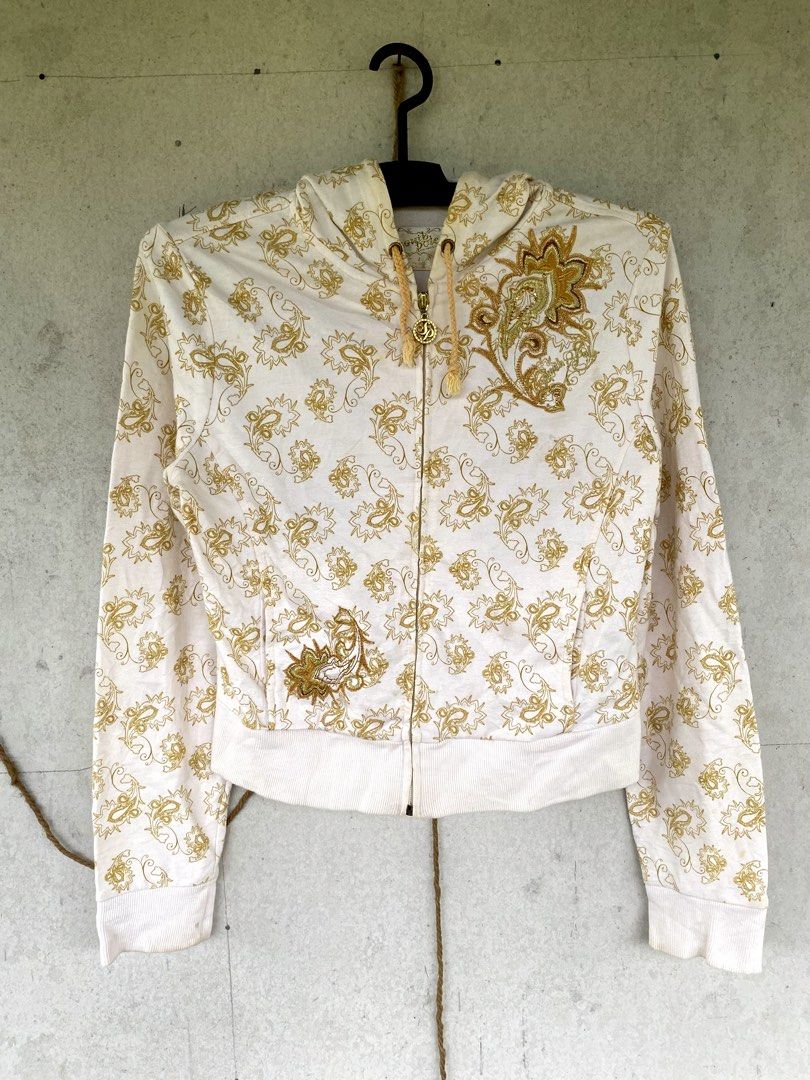 y2k South Pole hoodie (Category: Coats, Jackets and Outerwear) located in Butuan. Submitted by angericohappy420 (Listing ID 1463888207, Image 1). Description: ‼️WTS‼️ VTG Y2K South Pole Cream Gold Paisley Embroidered Hoodie Womens M NWT Size: XS-Small in verygood condition needwash only 650shipped! pm for more information mindanao area unlivouch.
