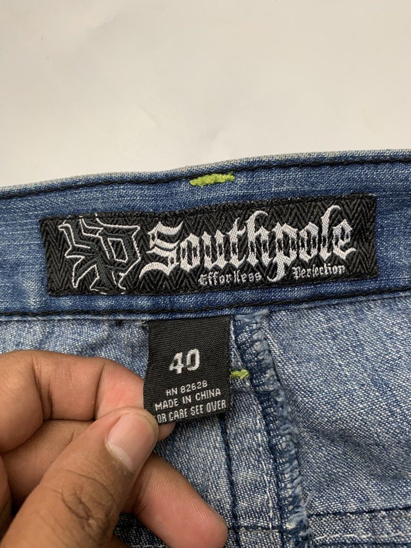 Y2k southpole jorts (Category: Shorts) located in Ivisan. Submitted by trashtotreasuree (Listing ID 1463875607, Image 3). Description: Issue nyalang po is pants po sya na ginawang jorts Size 40 25 length 16.5 thigh 14 leg opening.