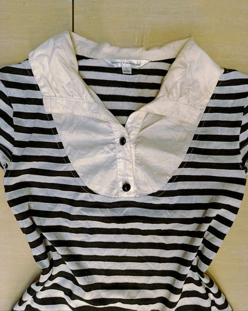 Y2k style black and grey preppy top (Category: Blouses) located in Bambang. Submitted by czar_topaz (Listing ID 1463898837, Image 2). Description: .