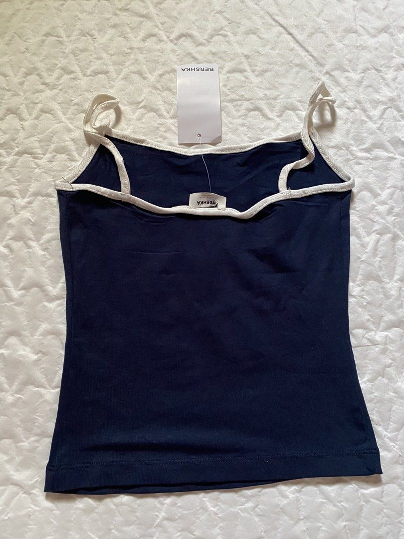 Y2k Top (Category: Sleeveless) located in Tumauini. Submitted by bihisbyme (Listing ID 1463803540, Image 3). Description: .