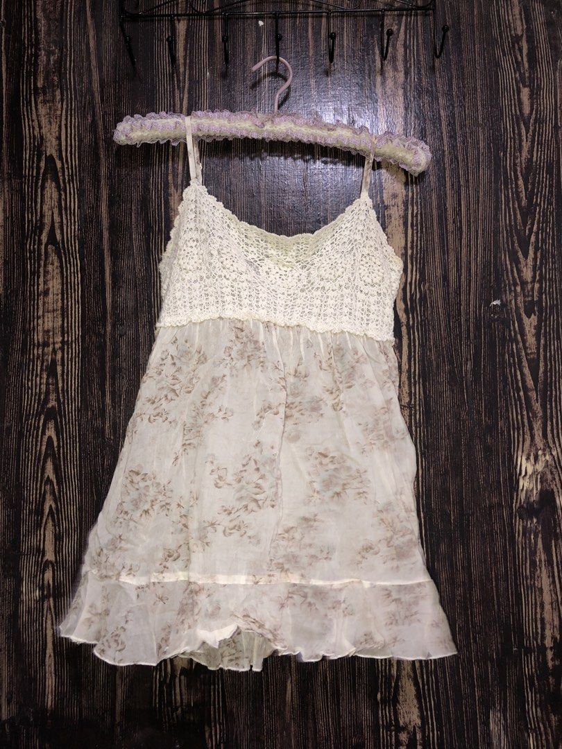 Y2k White Floral Lace Cami Top (Category: Sleeveless) located in Manila. Submitted by zhala_dawn3 (Listing ID 1463744200, Image 1). Description: - Cute white cami top - Features a delicate lace bust - Bottom has a charming floral print - Finished with a ruffled hemline - Adjustable straps for a perfect fit - Versatile: great for layering or wearing on its own.