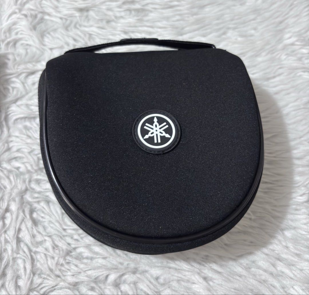 Yamaha Carrying Case (Category: Belt bags, Clutches and Pouches) located in Paranaque City. Submitted by dalle_closet (Listing ID 1463806175, Image 2). Description: new pa ito for heaphones ata ito. pwede din lagyan ng mga CD's size: 6 x 6 inches.