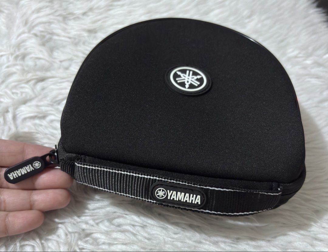 Yamaha Carrying Case (Category: Belt bags, Clutches and Pouches) located in Paranaque City. Submitted by dalle_closet (Listing ID 1463806175, Image 3). Description: new pa ito for heaphones ata ito. pwede din lagyan ng mga CD's size: 6 x 6 inches.