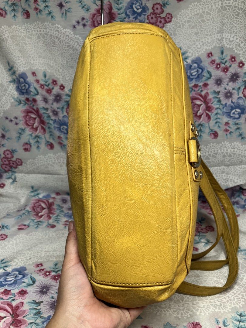 YELLOW PEBBLED LEATHER HOBO SHOULDER BAG (Category: Cross-body Bags) located in General Mariano Alvarez. Submitted by adonid (Listing ID 1463763712, Image 3). Description: YELLOW PEBBLED LEATHER HOBO SHOULDER BAG GOOD CONDITION NORMAL SIGN OF USAGE ONLY.