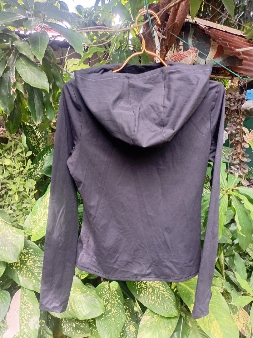 Yogalicious Black Pullover Turtle Neck Front Twist Workout Clothes (Category: Coats, Jackets and Outerwear) located in Makati City. Submitted by ellavee_you (Listing ID 1463802708, Image 3). Description: perfect for yoga, jogging, workout, exercise, sports, etc. like neoprene na hindi ganun kakapal. ganda ng material send offer! ❤️.