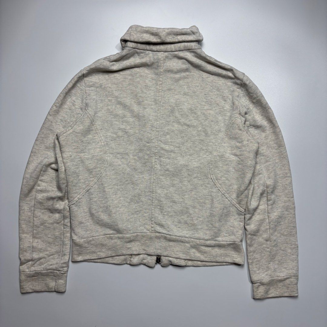 Y’s yohji yamamoto Light Gray (Category: Coats, Jackets and Outerwear) located in Abucay. Submitted by alvinthrif57836 (Listing ID 1463815261, Image 3). Description: Y’s yohji yamamoto Light Gray Size: 3 on tag (Measured by Inches) Width: 20 Length: 21.5 Sleeve: 24 Cotton Condition: EXCELLENT Color Rate: 10/10 Issue: None Color may vary due to lightning so check wisely. Thank you for your understanding💗.