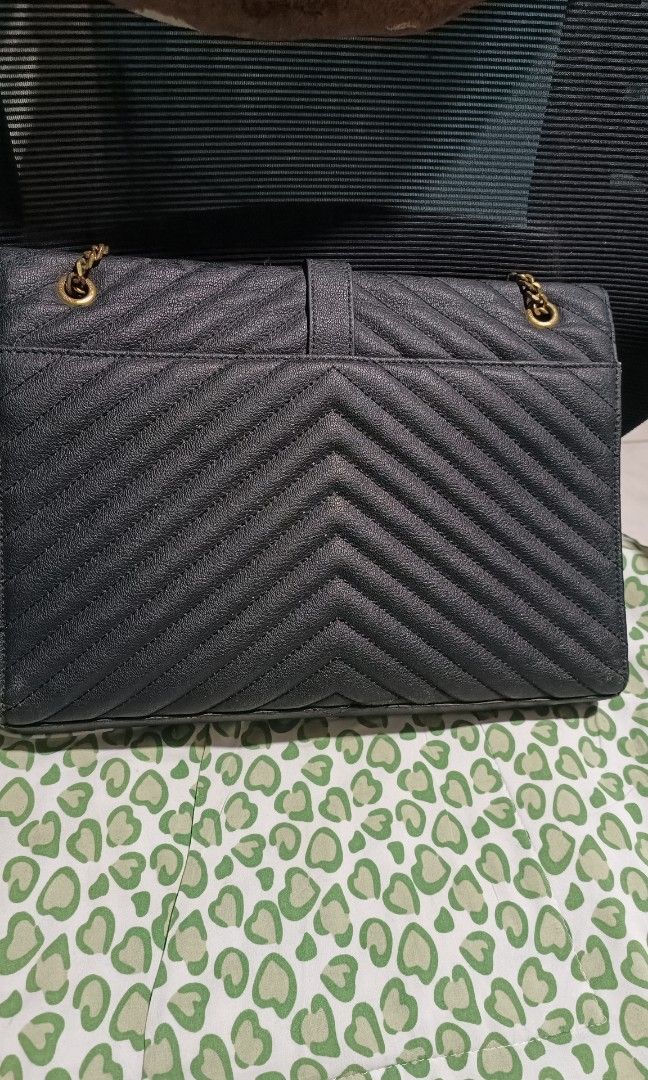 YSL chain bag ukay source (Category: Luxury Bags & Wallets) located in Pasay City. Submitted by khim1202ma07307 (Listing ID 1463833534, Image 2). Description: .