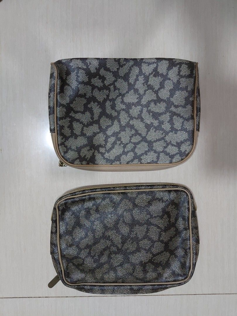 YSL clutch/pouch bundle 2 pcs (Category: Clutches) located in Quezon City. Submitted by threetwotwo2ndaccount (Listing ID 1463791291, Image 2). Description: YSL pouch/clutch bundle 2pcs good condition ykk zipper issue: ung isa putol lng zipper puller pero working no inclusion bawal sa maselan bawal sa barat.
