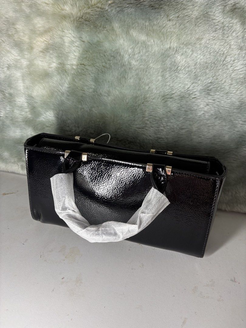 Zara Bags (Category: Shoulder Bags) located in Minglanilla. Submitted by loramarie (Listing ID 1463789682, Image 3). Description: • Black & Burgundy — Shoulder / Underarm Bag • Black & Red — Structured Shoulder / Sling bag (With gold chain) • Brand new / unused • With original ZARA tags • Stylish, classy & easy to pair with any outfit PM for price & details 💌 📍 Cebu / shipping available.