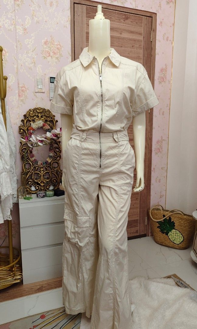 Zara Beige Cargo Jumpsuit (Category: Jumpsuits) located in Pagudpud. Submitted by altheacee063978 (Listing ID 1463910955, Image 2). Description: Zara Beige Cargo Jumpsuit Size: Xs on tag (fits S-M).