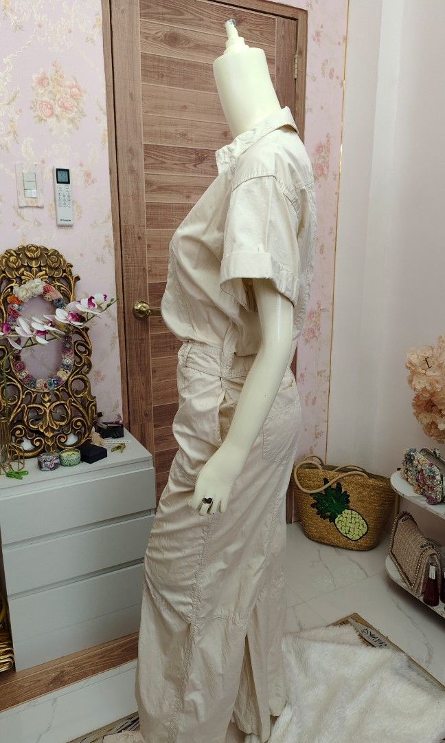 Zara Beige Cargo Jumpsuit (Category: Jumpsuits) located in Pagudpud. Submitted by altheacee063978 (Listing ID 1463910955, Image 3). Description: Zara Beige Cargo Jumpsuit Size: Xs on tag (fits S-M).