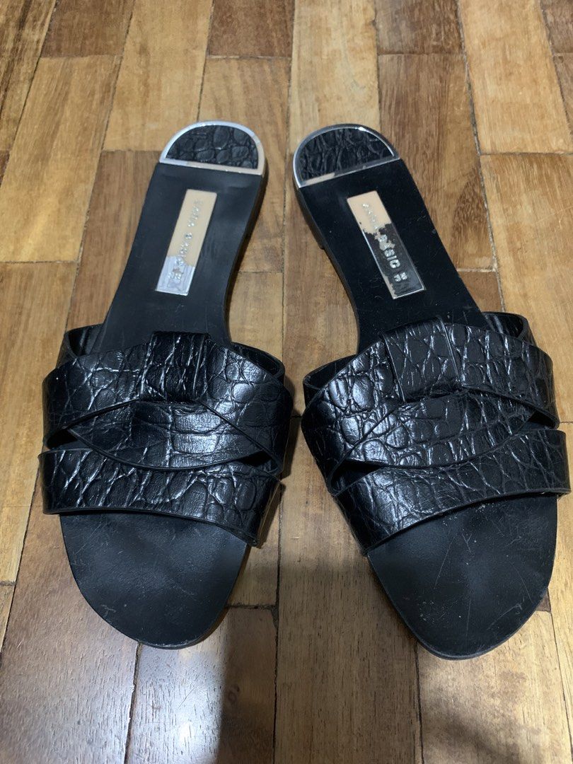 Zara Black Sandals (Category: Flats & Sandals) located in Caloocan City. Submitted by estrellamanila (Listing ID 1463861093, Image 1). Description: No box included Check posted photos.