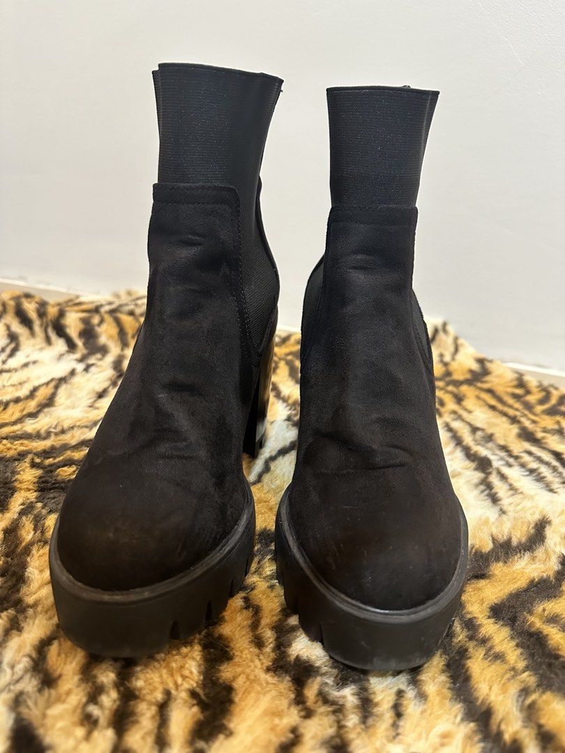 BershkaBlock Heel Boots (Category: Boots) located in Antipolo. Submitted by maiah_ccd (Listing ID 1463773870, Image 1). Description: - Authentic - Used.