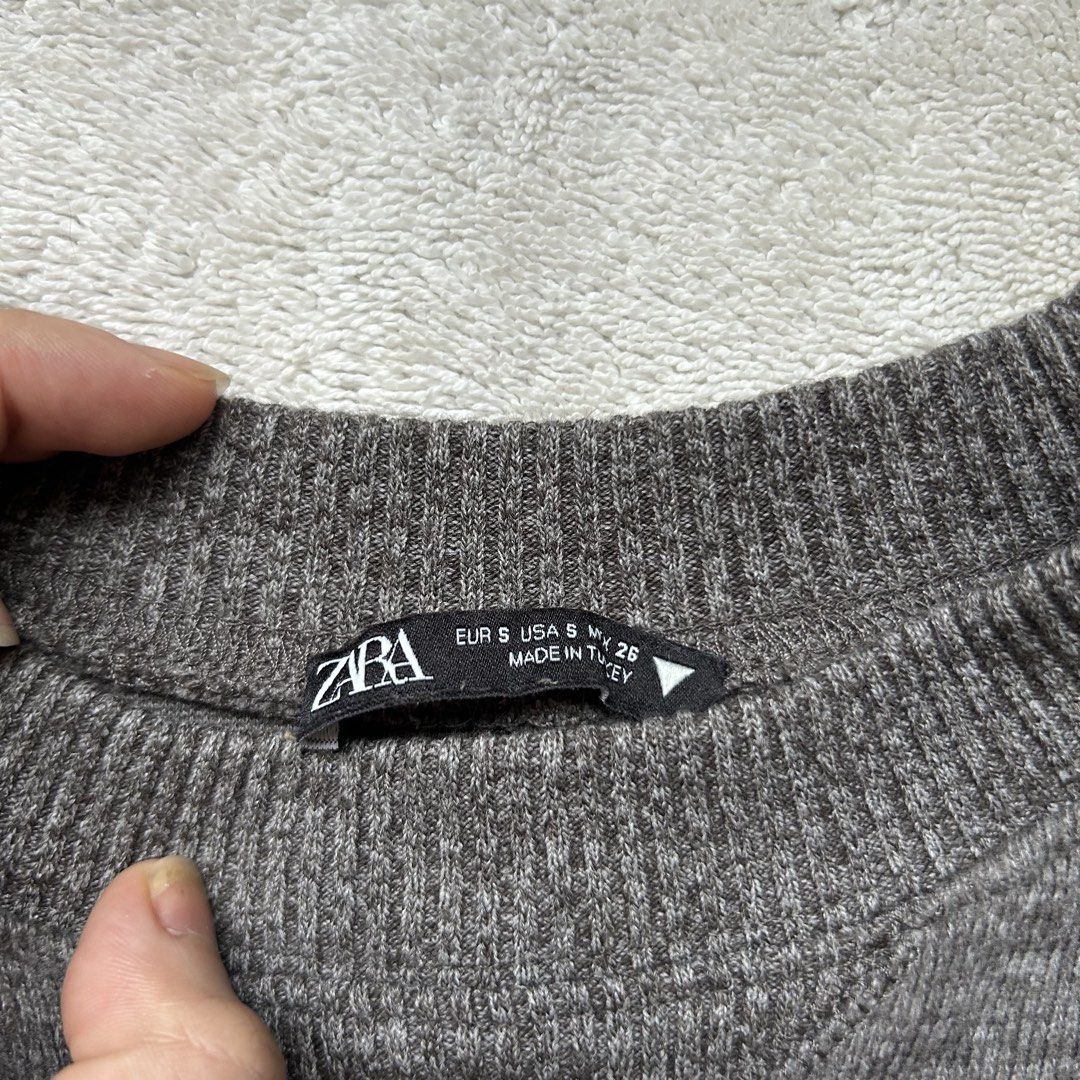 Zara Knitted Crop Grey Sweater (Category: Longsleeves) located in San Juan City. Submitted by e_declutters2019 (Listing ID 1463788058, Image 2). Description: • 10/10 condition • size small .