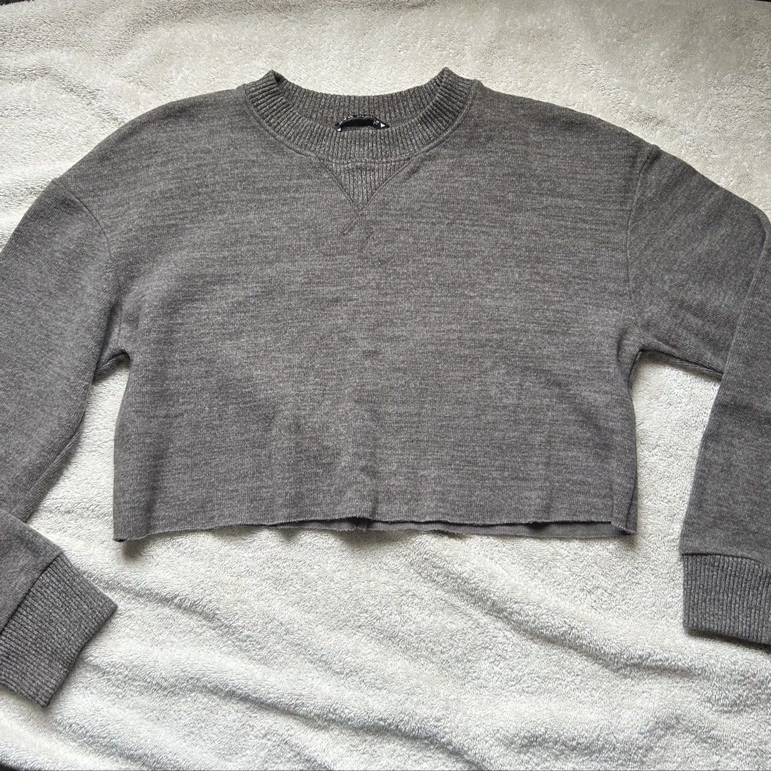 Zara Knitted Crop Grey Sweater (Category: Longsleeves) located in San Juan City. Submitted by e_declutters2019 (Listing ID 1463788058, Image 1). Description: • 10/10 condition • size small .
