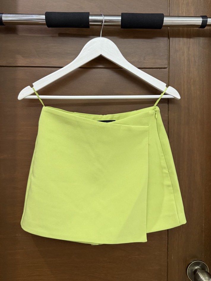 Zara Lime Green Asymmetrical Skort (Category: Skirts) located in Tarlac. Submitted by samdeclutters_ (Listing ID 1457964471, Image 1). Description: - Size: XS - Color: Lime Green - Used twice - RFS: Not my style anymore.