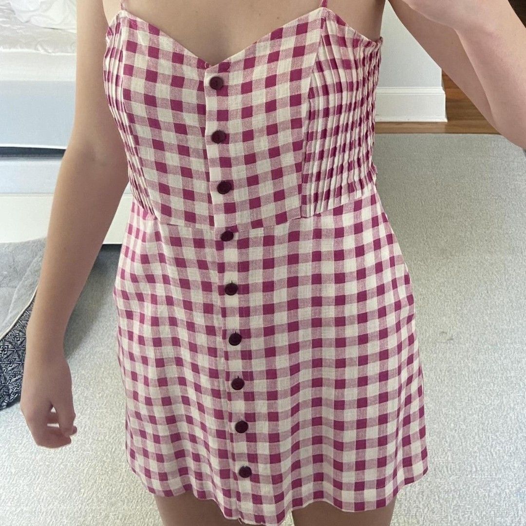 Zara Linen-Blend Gingham Pink White Romper (Category: Rompers) located in Pagudpud. Submitted by altheacee063978 (Listing ID 1463921487, Image 1). Description: m-l.