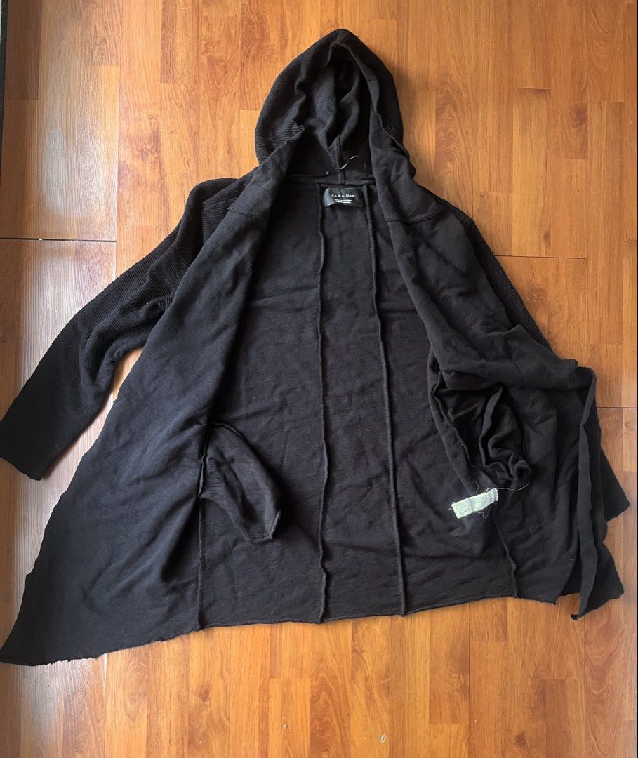 ZARA MAN RIBBED HOODED OPEN-FRONT CARDIGAN (SIZE MEDIUM) (Category: Coats, Jackets and Outerwear) located in Lipa City. Submitted by alexcollectionco (Listing ID 1463933012, Image 2). Description: authentic Zara Man open-front hooded cardigan in solid black. features a lightweight ribbed texture, comfortable attached hood, open cascade silhouette, long sleeves, raw/frayed edge detailing, and functional side pockets. designer alternative vibe perf