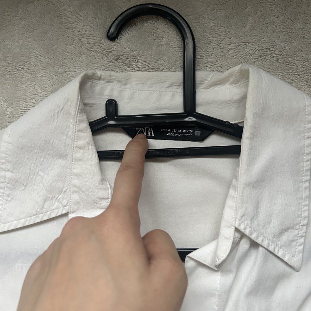 Zara Oversized Polo Shirt (Category: Longsleeves) located in San Juan City. Submitted by e_declutters2019 (Listing ID 1463799928, Image 2). Description: • flaw on the collar - from laundry • size M • fits S as oversized .