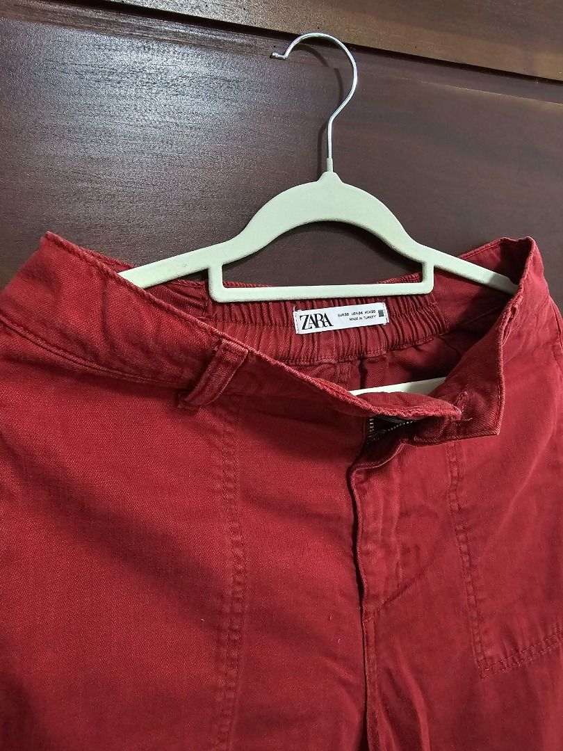 Zara pants (Category: Other Bottoms) located in Los Banos. Submitted by itsmecathey (Listing ID 1463908039, Image 2). Description: Fits 28-29 .