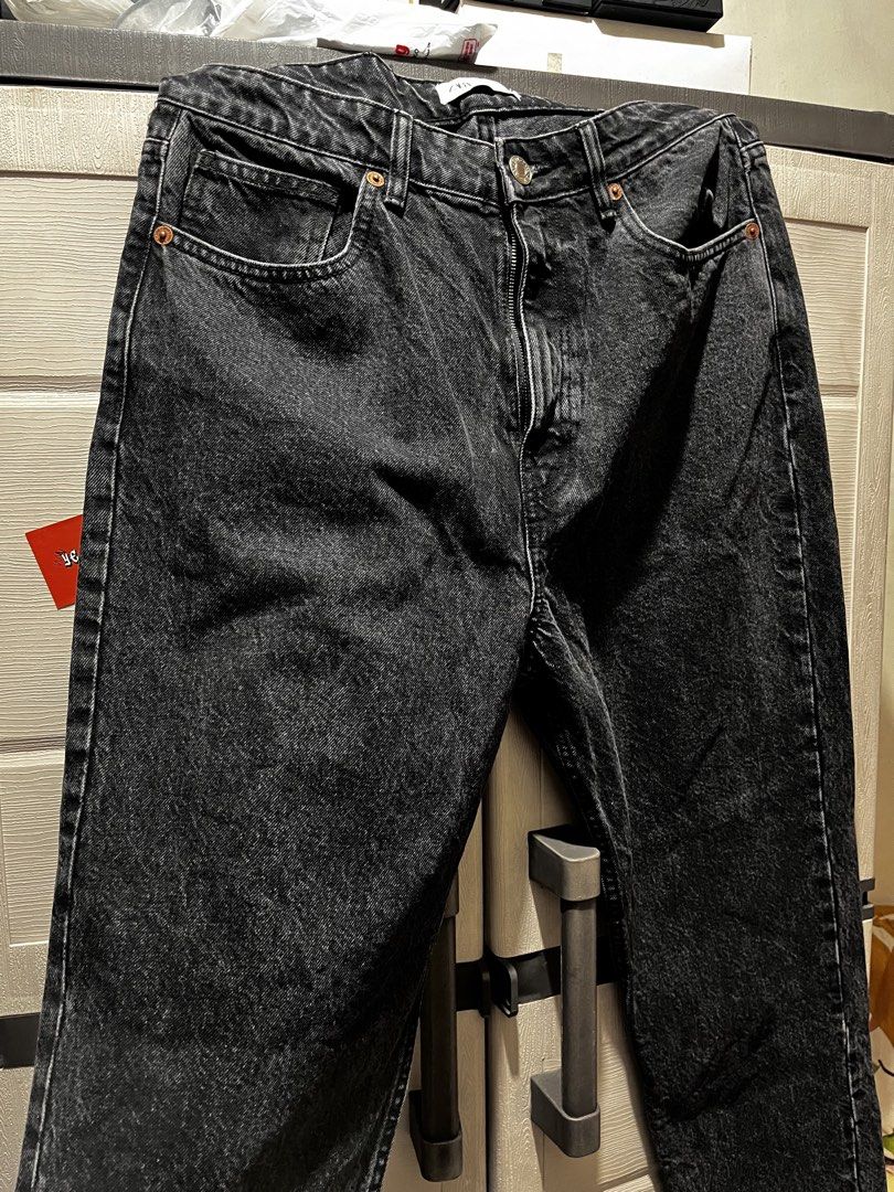 ZARA PANTS (Category: Jeans) located in Angat. Submitted by andreibilledo13 (Listing ID 1463932179, Image 2). Description: UNISEX GOOD AS NEW 34 WAIST.