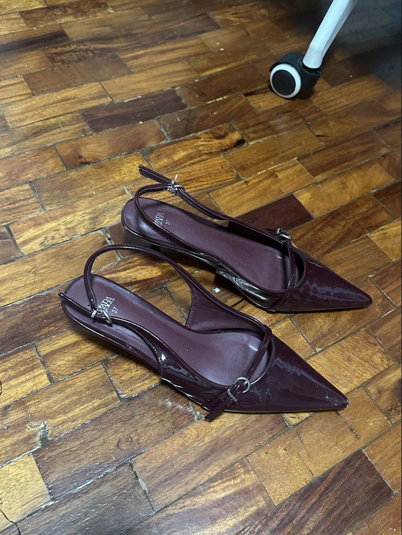 zara pointed heels (Category: Heels) located in Manila. Submitted by kendra_434 (Listing ID 1463910028, Image 1). Description: scratches on the side and tip .