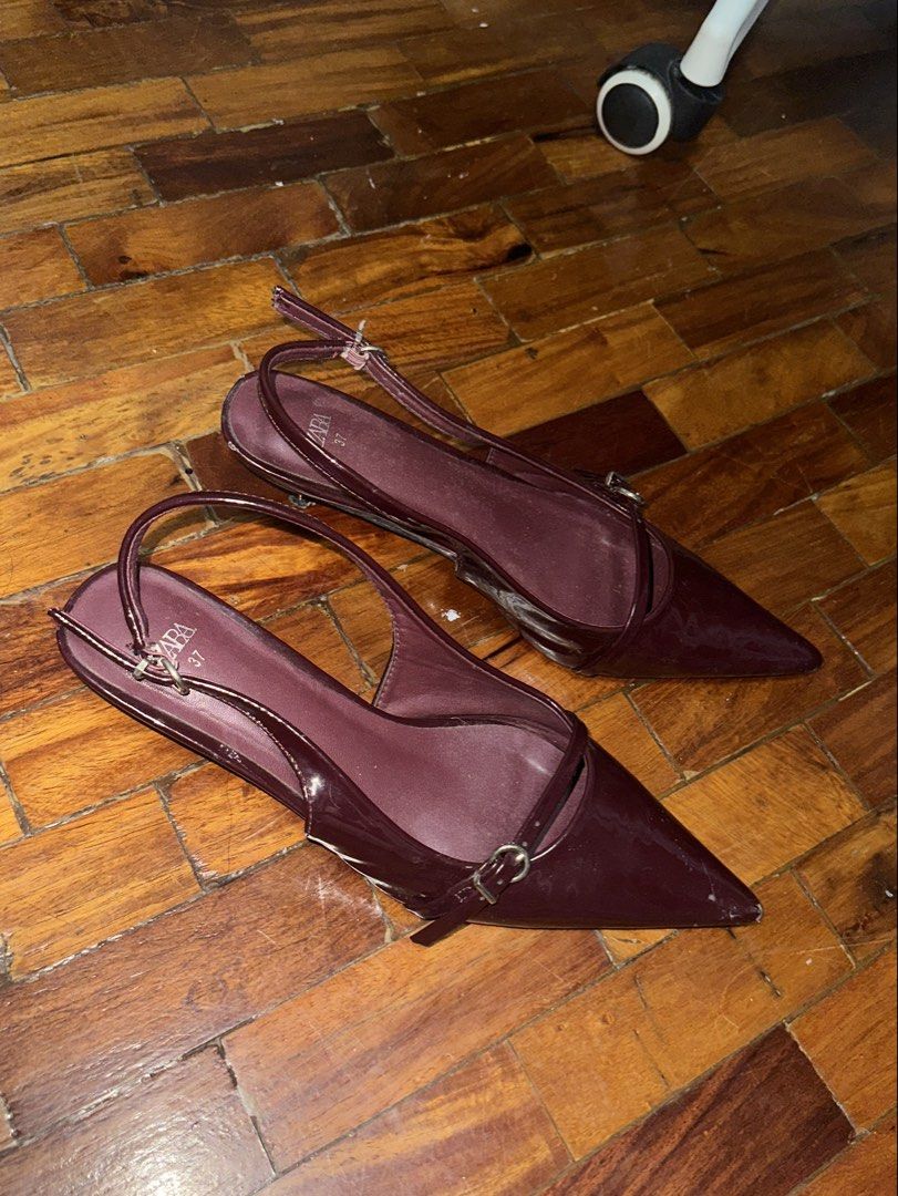 zara pointed heels (Category: Heels) located in Manila. Submitted by kendra_434 (Listing ID 1463910028, Image 2). Description: scratches on the side and tip .